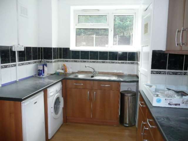 Image of 1 bedroom Flat to rent in Hayling Road Watford WD19 at Hayling Road South Oxhey Watford, WD19 7NU