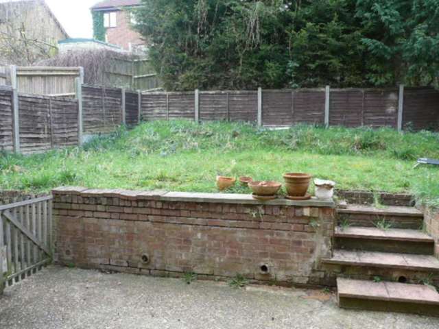  Image of 1 bedroom Flat to rent in Hayling Road Watford WD19 at Hayling Road South Oxhey Watford, WD19 7NU