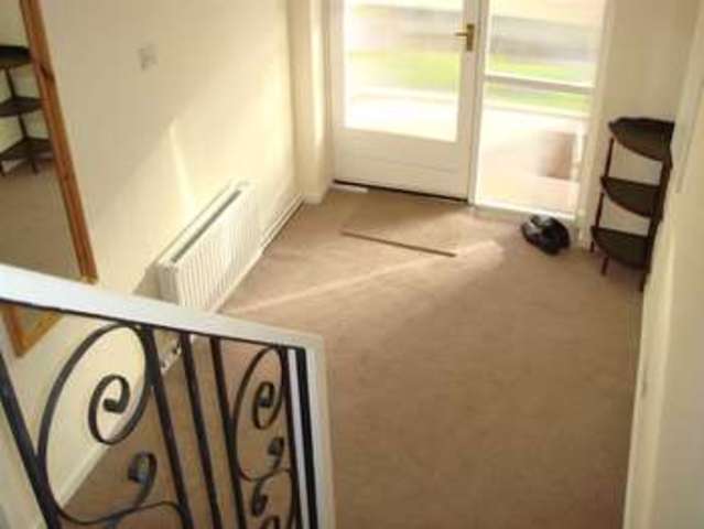  Image of 4 bedroom Semi-Detached house to rent in Hermits Road Crawley RH10 at Hermits Road Three Bridges Crawley, RH10 1QX