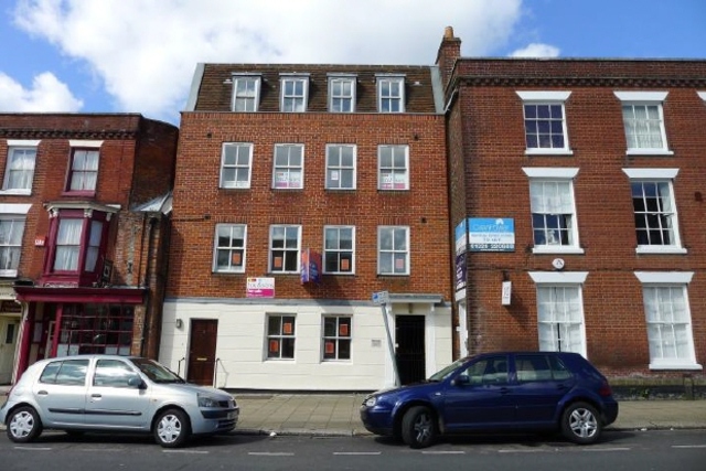  Image of 2 bedroom Flat to rent in High Street Fareham PO16 at 9 High St Fareham Fareham, PO16 7AA