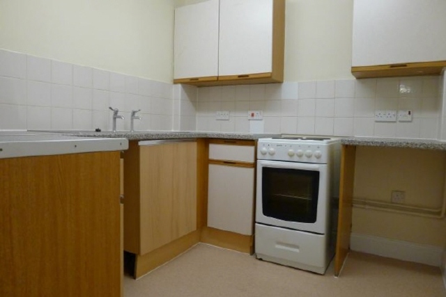  Image of 2 bedroom Flat to rent in High Street Fareham PO16 at 9 High St Fareham Fareham, PO16 7AA