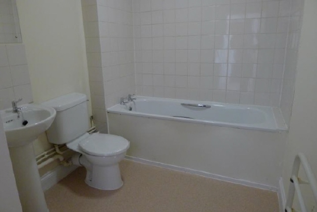  Image of 2 bedroom Flat to rent in High Street Fareham PO16 at 9 High St Fareham Fareham, PO16 7AA