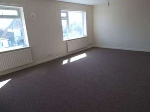  Image of 2 bedroom Flat to rent in New Parade High Street Selsey Chichester PO20 at High Street Selsey Chichester, PO20 0QA