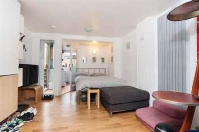  Image of 3 bedroom Terraced house for sale in Hillmarton Road London N7 at Islington London Holloway, N7 9JW