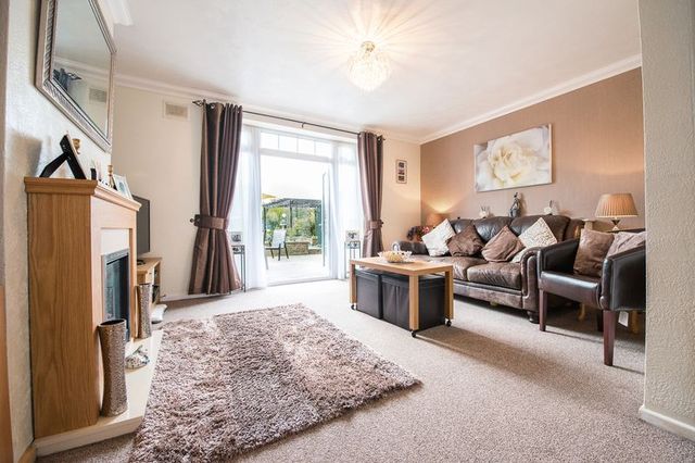  Image of 3 bedroom Detached house for sale in Hobbs Hill Road Hemel Hempstead HP3 at Hobbs Hill Road  Hemel Hempstead, HP3 9QB