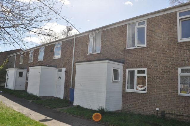  Image of 4 bedroom Terraced house to rent in Ringwood Bracknell RG12 at Ringwood  Bracknell, RG12 8YG