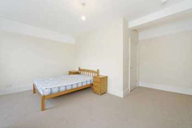  Image of 2 bedroom Flat to rent in Inverness Mews London W2 at Inverness Mews  London, W2 3JQ