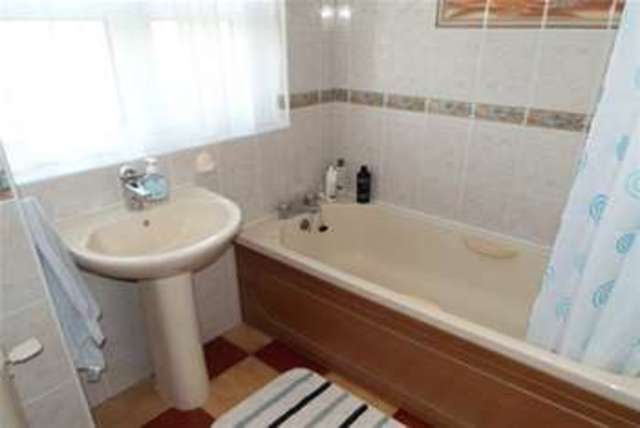  Image of 4 bedroom Detached house to rent in Kingside Grove Stoke-on-Trent ST4 at Stoke-on-Trent, ST4 8UU