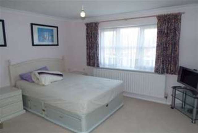  Image of 4 bedroom Detached house to rent in Kingside Grove Stoke-on-Trent ST4 at Stoke-on-Trent, ST4 8UU