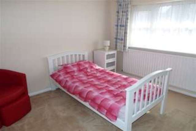  Image of 4 bedroom Detached house to rent in Kingside Grove Stoke-on-Trent ST4 at Stoke-on-Trent, ST4 8UU