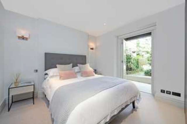  Image of 2 bedroom Flat for sale in Lansdowne Crescent London W11 at Lansdowne Crescent  London, W11 2NS