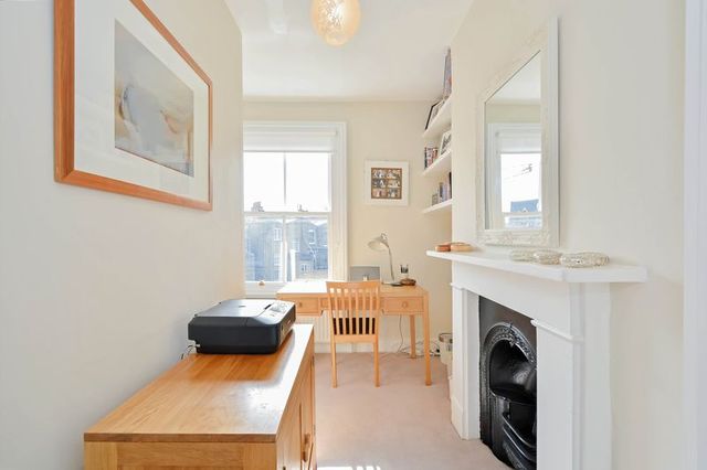  Image of 3 bedroom Flat for sale in Lauriston Road London E9 at Lauriston Road  London, E9 7HA
