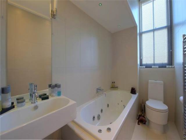  Image of 2 bedroom Flat to rent in Learmonth Gardens Edinburgh EH4 at Comely Bank Edinburgh Edinburgh, EH4 1HB