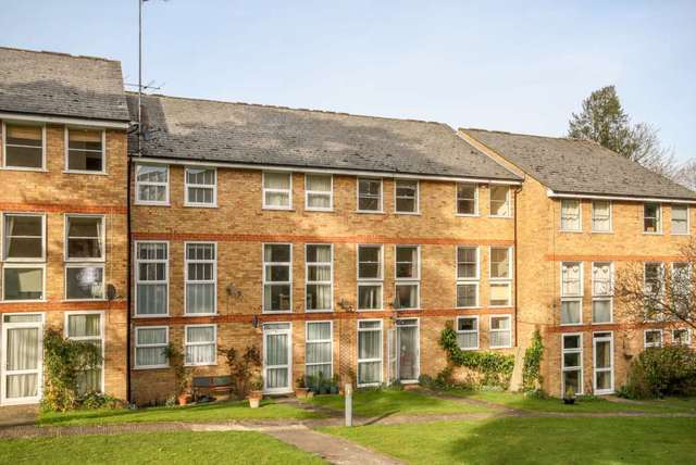  Image of 2 bedroom Flat to rent in Lincoln Court Berkhamsted HP4 at Lincoln Court  Berkhamsted, HP4 3EN