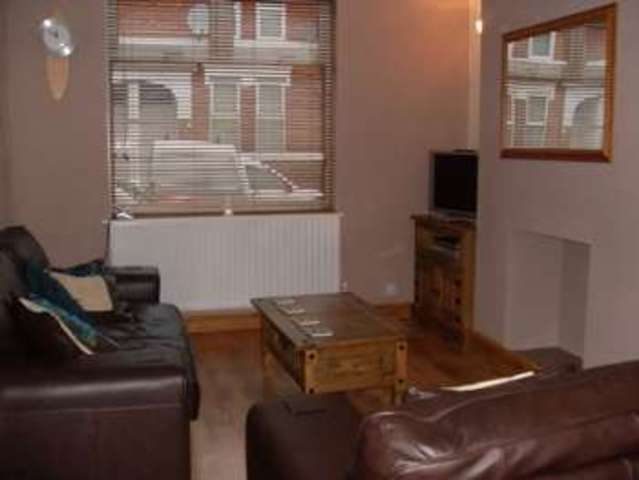  Image of 2 bedroom Terraced house to rent in Lindsay Street Kettering NN16 at Kettering  Northamptonshire, NN16 8RG
