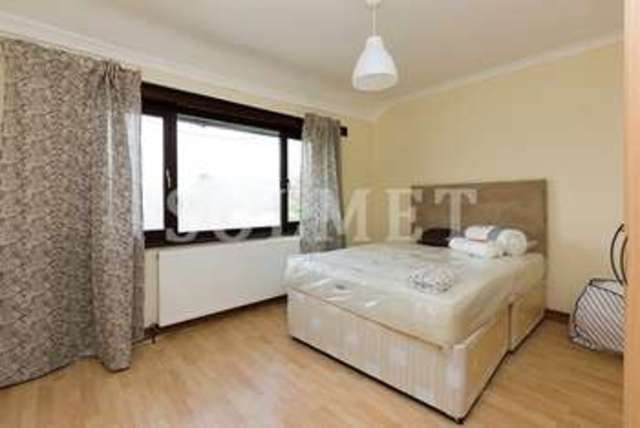  Image of 5 bedroom Detached house to rent in Links Road London NW2 at Links Road  Neasden, NW2 7LE