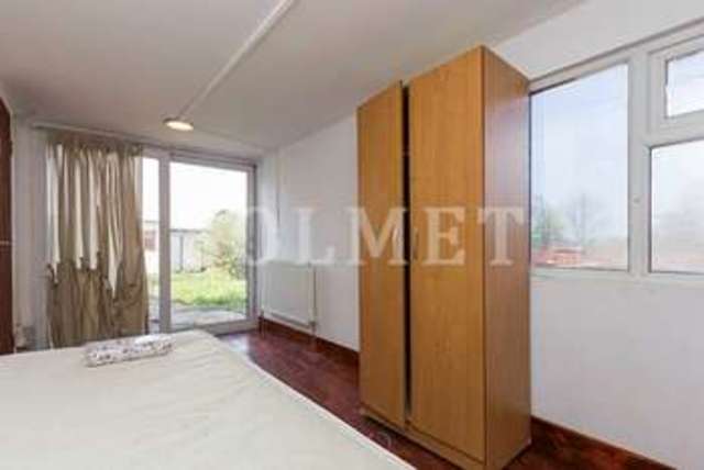  Image of 5 bedroom Detached house to rent in Links Road London NW2 at Links Road  Neasden, NW2 7LE