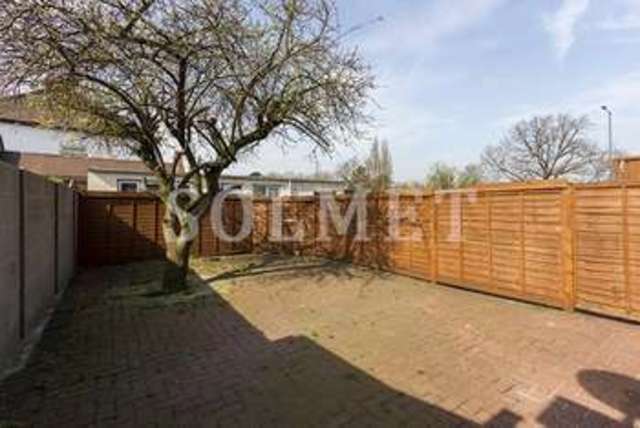  Image of 5 bedroom Detached house to rent in Links Road London NW2 at Links Road  Neasden, NW2 7LE