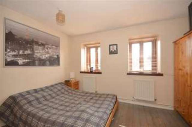  Image of 2 bedroom Terraced house for sale in Lynscott Way South Croydon CR2 at South Croydon Surrey South Croydon, CR2 6BU
