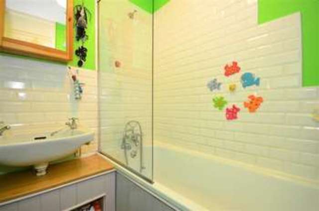  Image of 2 bedroom Terraced house for sale in Lynscott Way South Croydon CR2 at South Croydon Surrey South Croydon, CR2 6BU