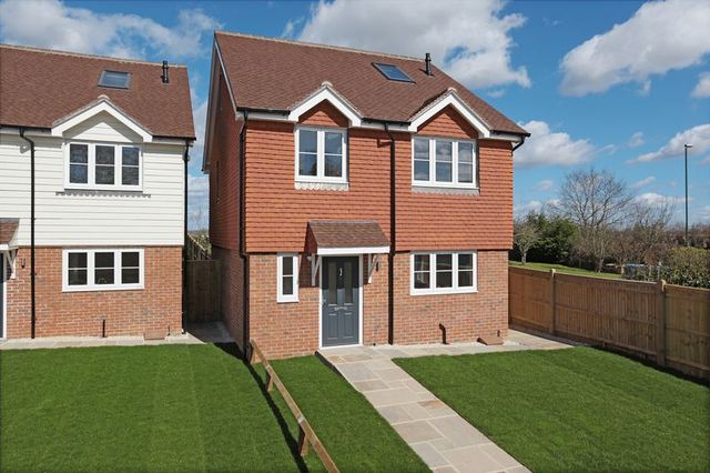  Image of 4 bedroom Detached house for sale in Henfield Road Albourne Hassocks BN6 at Henfield Road  Albourne, BN6 9DB