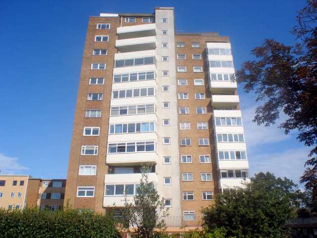  Image of 2 bedroom Flat for sale in Manor Lea Boundary Road Worthing BN11 at Boundary Road  Worthing, BN11 4RN