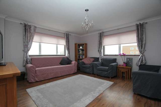  Image of 2 bedroom Flat for sale in Manor Lea Boundary Road Worthing BN11 at Boundary Road  Worthing, BN11 4RN