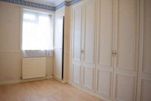  Image of 3 bedroom Terraced house to rent in Manor Road Chadwell Heath Romford RM6 at Chadwell Heath  Romford, RM6 4LL