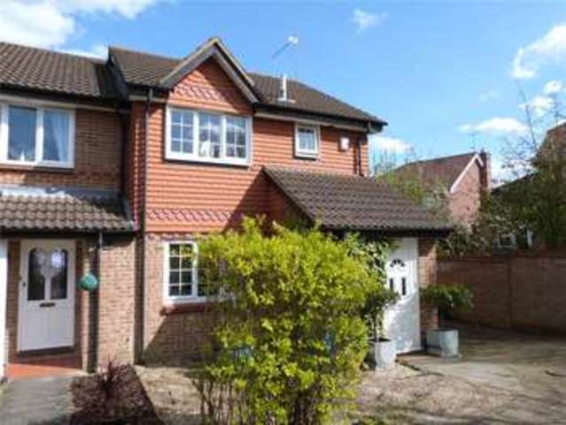  Image of 4 bedroom End of Terrace to rent in Mary Mead Warfield Bracknell RG42 at Warfield Bracknell Newell Green, RG42 3SZ