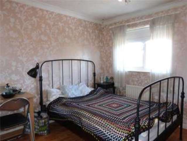  Image of 4 bedroom End of Terrace to rent in Mary Mead Warfield Bracknell RG42 at Warfield Bracknell Newell Green, RG42 3SZ
