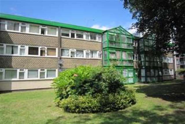  Image of 3 bedroom Flat to rent in Master Gunner Place London SE18 at London, SE18 4NQ