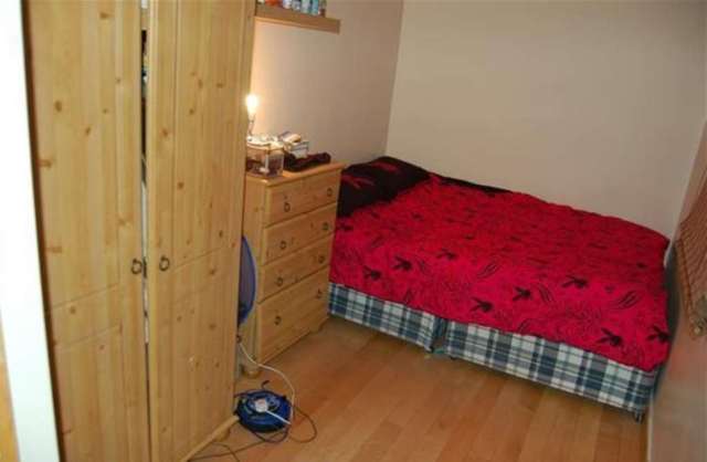  Image of 3 bedroom Bungalow to rent in Melrose Avenue London SW19 at Melrose Avenue Wimbledon Park London, SW19 8BY