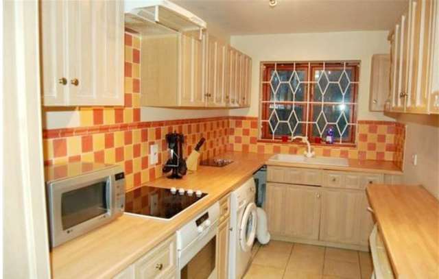  Image of 3 bedroom Bungalow to rent in Melrose Avenue London SW19 at Melrose Avenue Wimbledon Park London, SW19 8BY