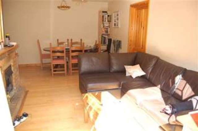  Image of 3 bedroom Bungalow to rent in Melrose Avenue London SW19 at Wimbledon Park, SW19 8BY