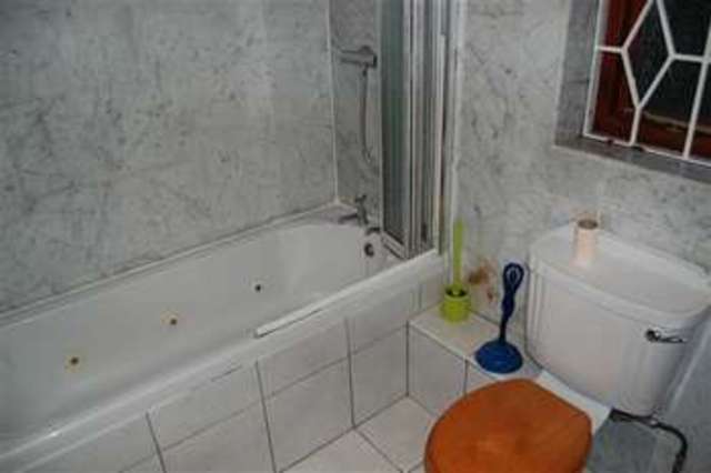  Image of 3 bedroom Bungalow to rent in Melrose Avenue London SW19 at Wimbledon Park, SW19 8BY