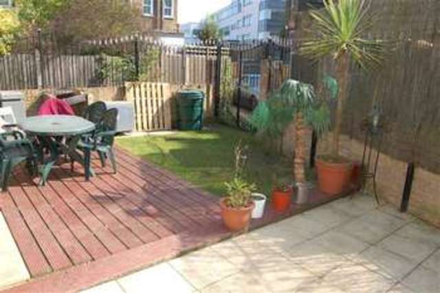  Image of 3 bedroom Bungalow to rent in Melrose Avenue London SW19 at Wimbledon Park, SW19 8BY