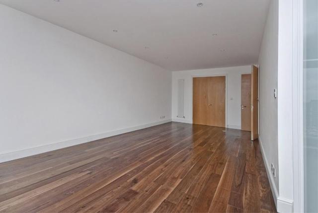  Image of 1 bedroom Flat to rent in Star Place London E1W at London, E1W 1AQ