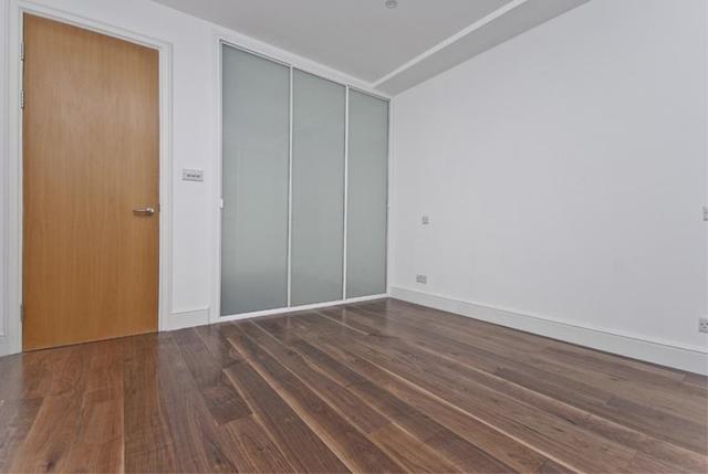 Image of 1 bedroom Flat to rent in Star Place London E1W at London, E1W 1AQ