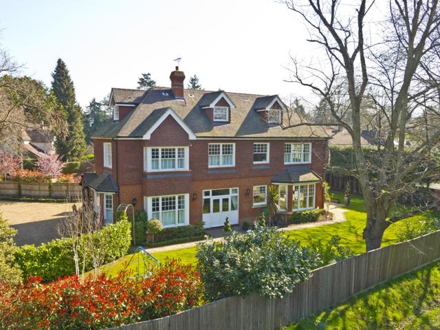  Image of 6 bedroom Detached house to rent in Miles Lane Cobham KT11 at Miles Lane Cobham Cobham, KT11 2EA