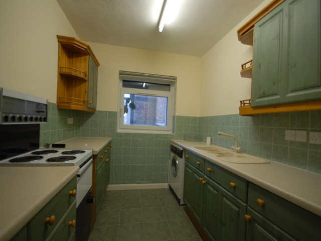  Image of 1 bedroom Flat to rent in Morden Road London SW19 at South Wimbledon  London, SW19 3BJ
