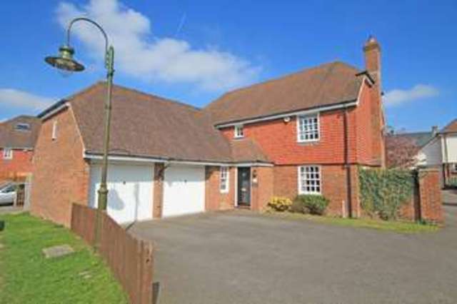  Image of 4 bedroom Detached house for sale in Morris Drive Billingshurst RH14 at Billingshurst, RH14 9SF