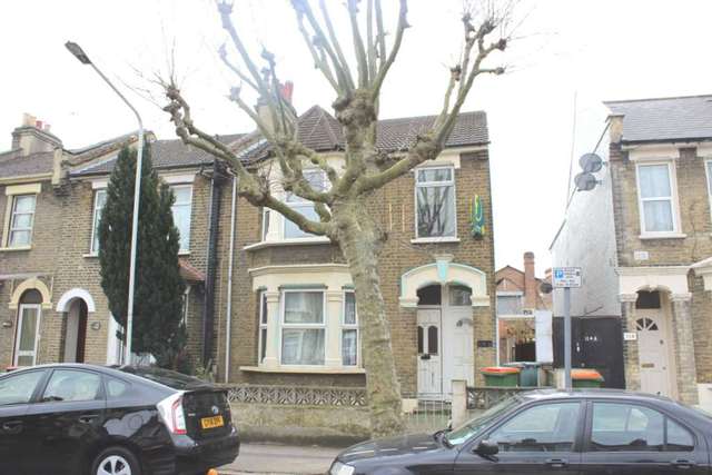  Image of 4 bedroom Flat to rent in Neville Road London E7 at Neville Road Forest Gate London, E7 9QT