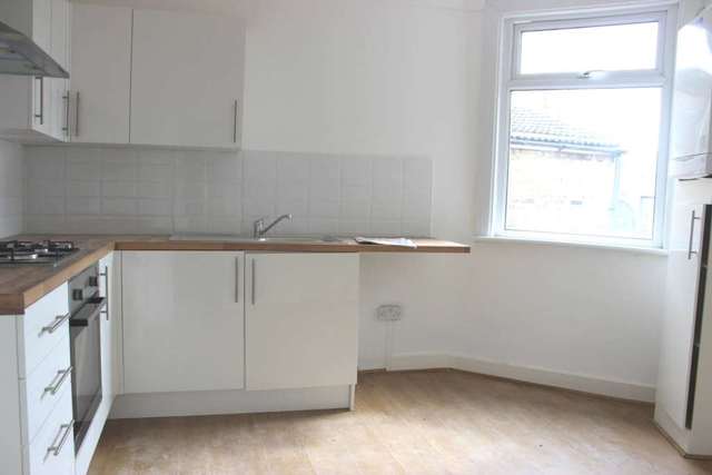  Image of 4 bedroom Flat to rent in Neville Road London E7 at Neville Road Forest Gate London, E7 9QT