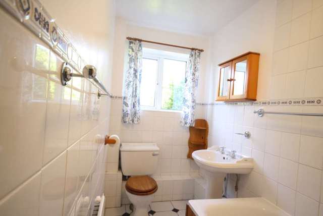  Image of 2 bedroom Cottage to rent in New Street Berkhamsted HP4 at New Street  Berkhamsted, HP4 2EP