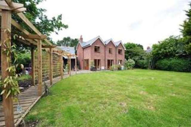 Image of 4 bedroom Detached house to rent in Newbridge Road Cadnam Southampton SO40 at Southampton, SO40 2NX