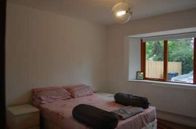  Image of 4 bedroom Property to rent in Newlands Close Edgware HA8 at Newlands Close  Edgware, HA8 8DQ