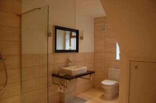  Image of 4 bedroom Property to rent in Newlands Close Edgware HA8 at Newlands Close  Edgware, HA8 8DQ