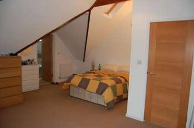  Image of 4 bedroom Property to rent in Newlands Close Edgware HA8 at Newlands Close  Edgware, HA8 8DQ