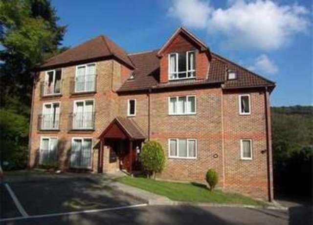  Image of 1 bedroom Flat to rent in Valley Road Kenley CR8 at Nightingales 16 Valley Road Kenley, CR8 5DG