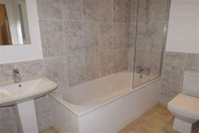  Image of 2 bedroom Flat to rent in Kingston Crescent Portsmouth PO2 at Portsmouth, PO2 8AA